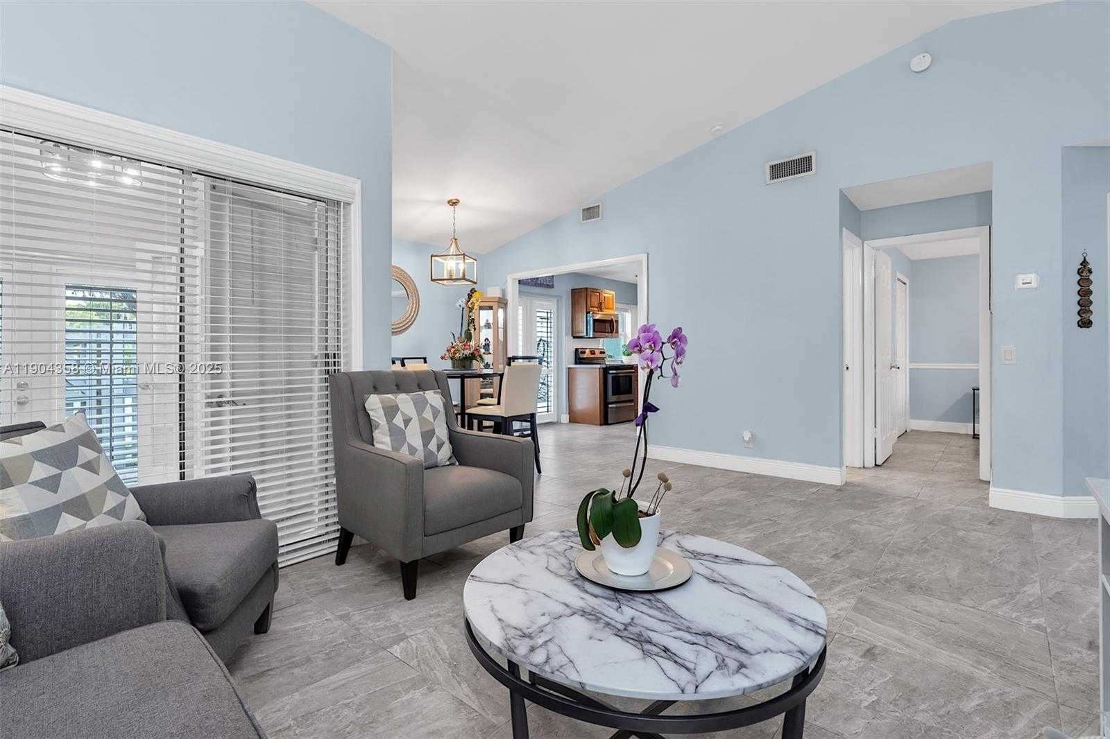 Small Image of 1568 SPRINGSIDE DR #1568, Weston Number 14