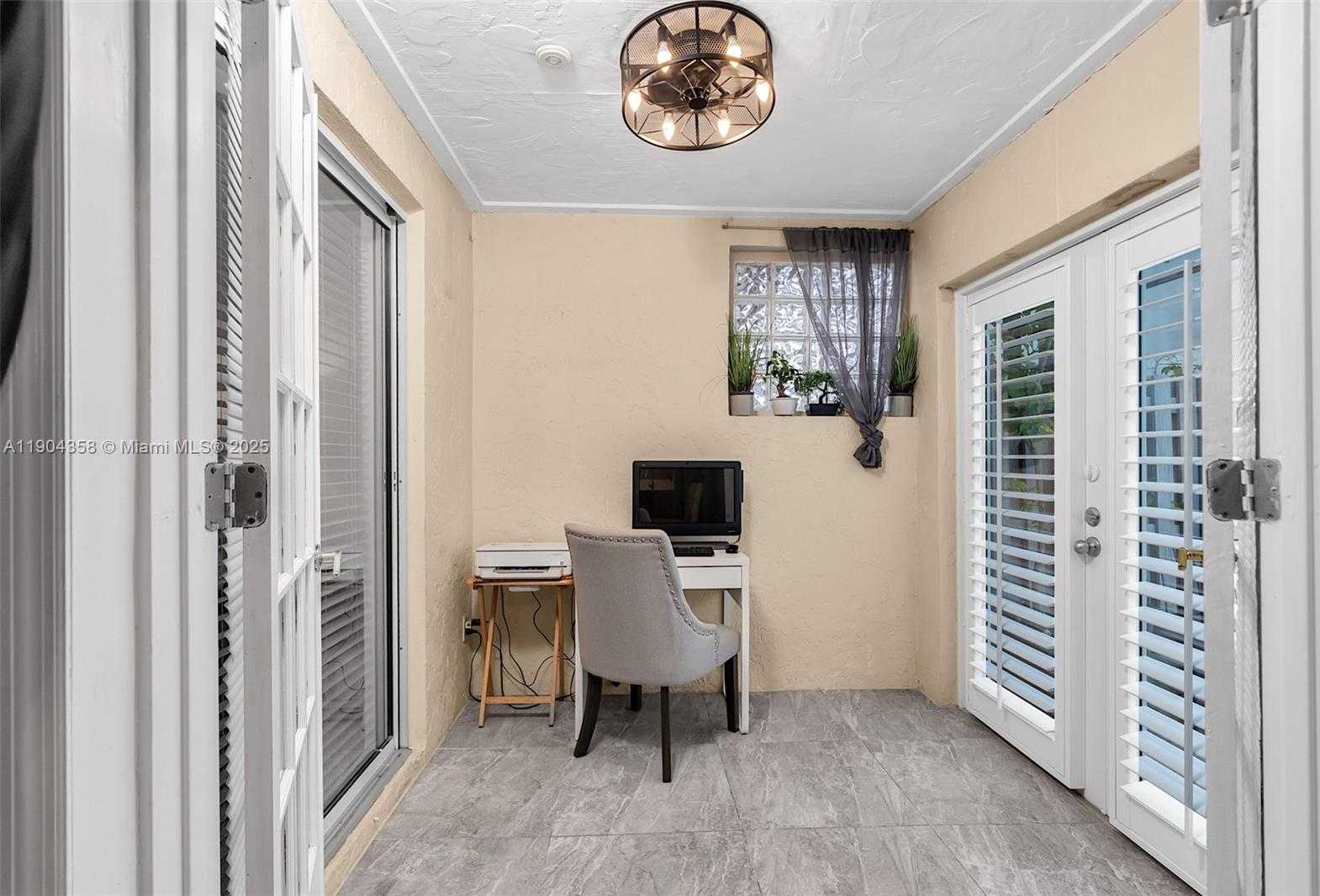 Small Image of 1568 SPRINGSIDE DR #1568, Weston Number 16