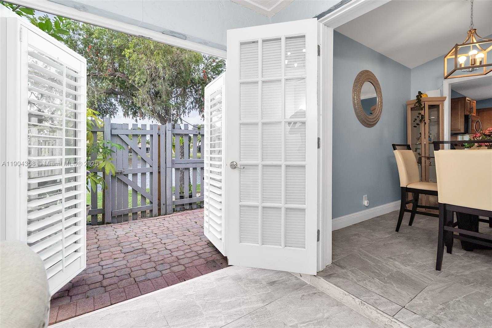 Small Image of 1568 SPRINGSIDE DR #1568, Weston Number 19