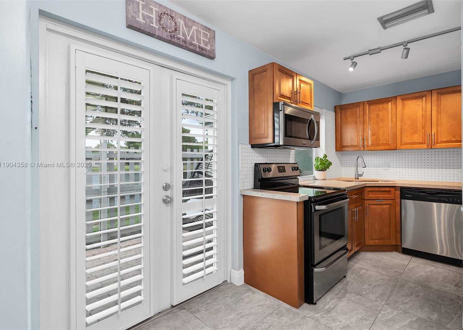 Small Image of 1568 SPRINGSIDE DR #1568, Weston Number 21