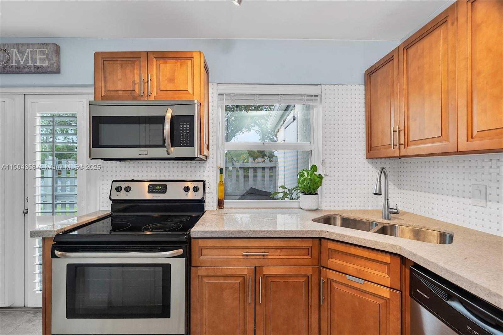 Small Image of 1568 SPRINGSIDE DR #1568, Weston Number 25