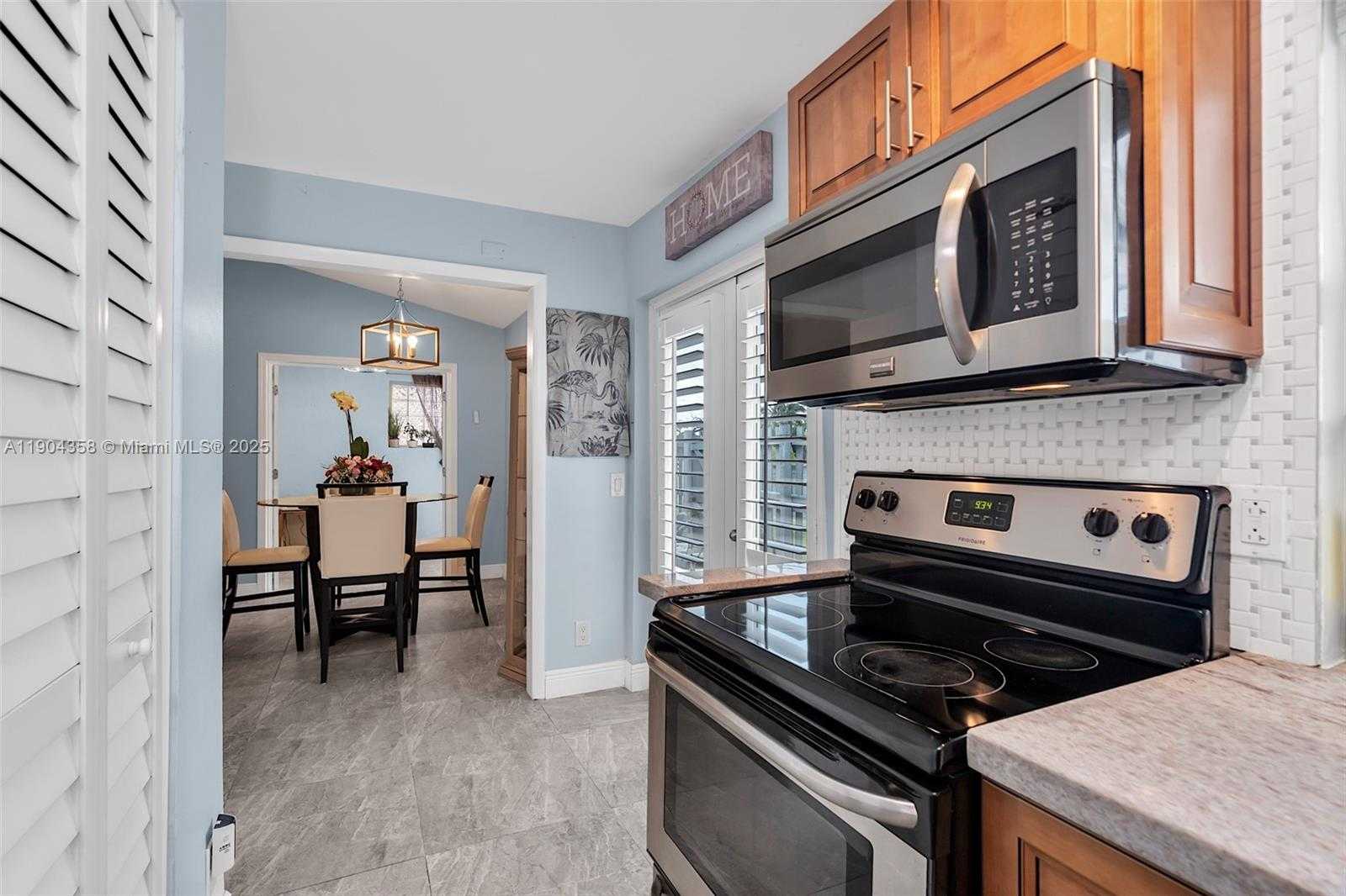 Small Image of 1568 SPRINGSIDE DR #1568, Weston Number 26