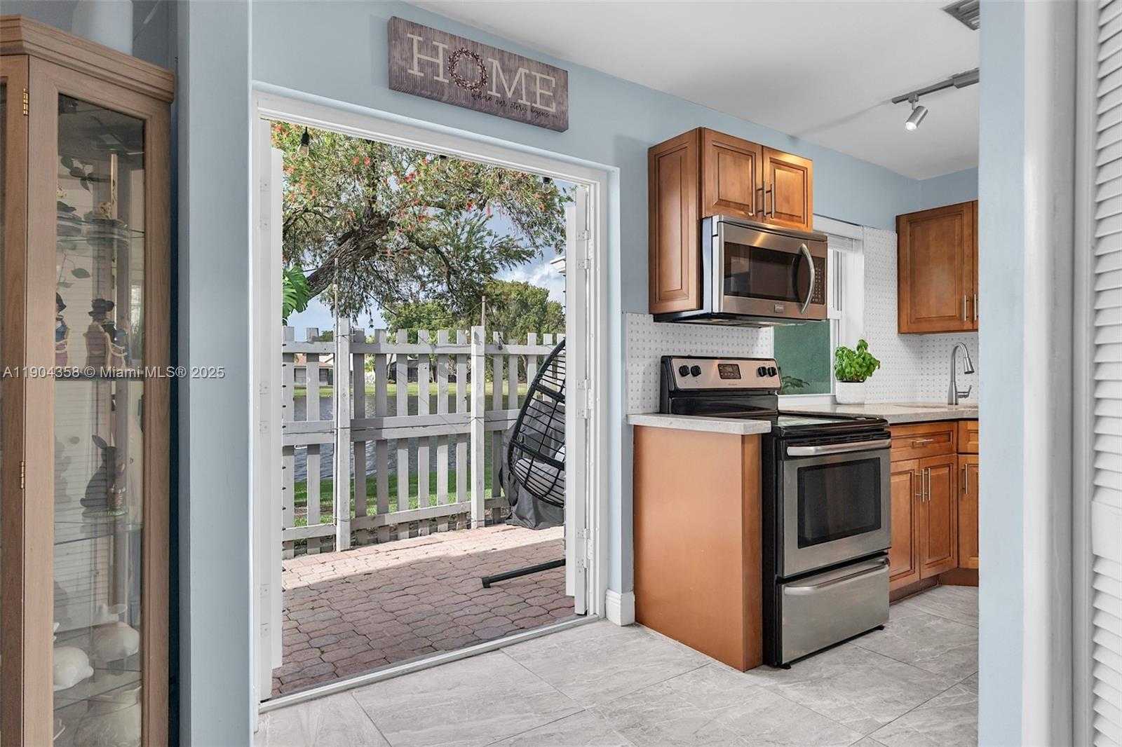 Small Image of 1568 SPRINGSIDE DR #1568, Weston Number 27