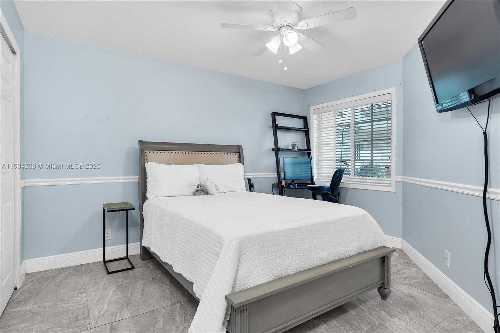 Small Image of 1568 SPRINGSIDE DR #1568, Weston Number 31