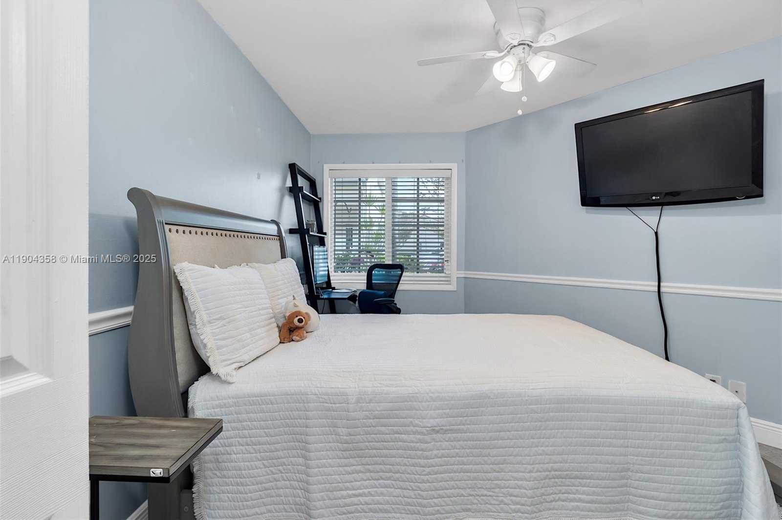 Small Image of 1568 SPRINGSIDE DR #1568, Weston Number 32