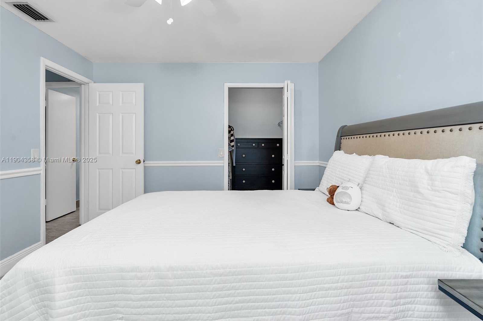 Small Image of 1568 SPRINGSIDE DR #1568, Weston Number 33