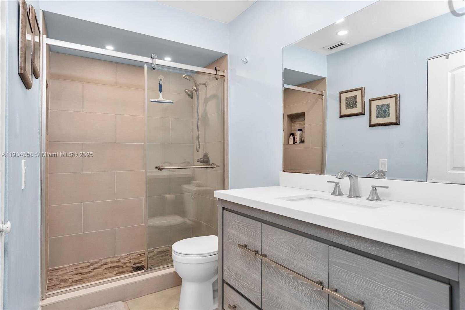 Small Image of 1568 SPRINGSIDE DR #1568, Weston Number 39