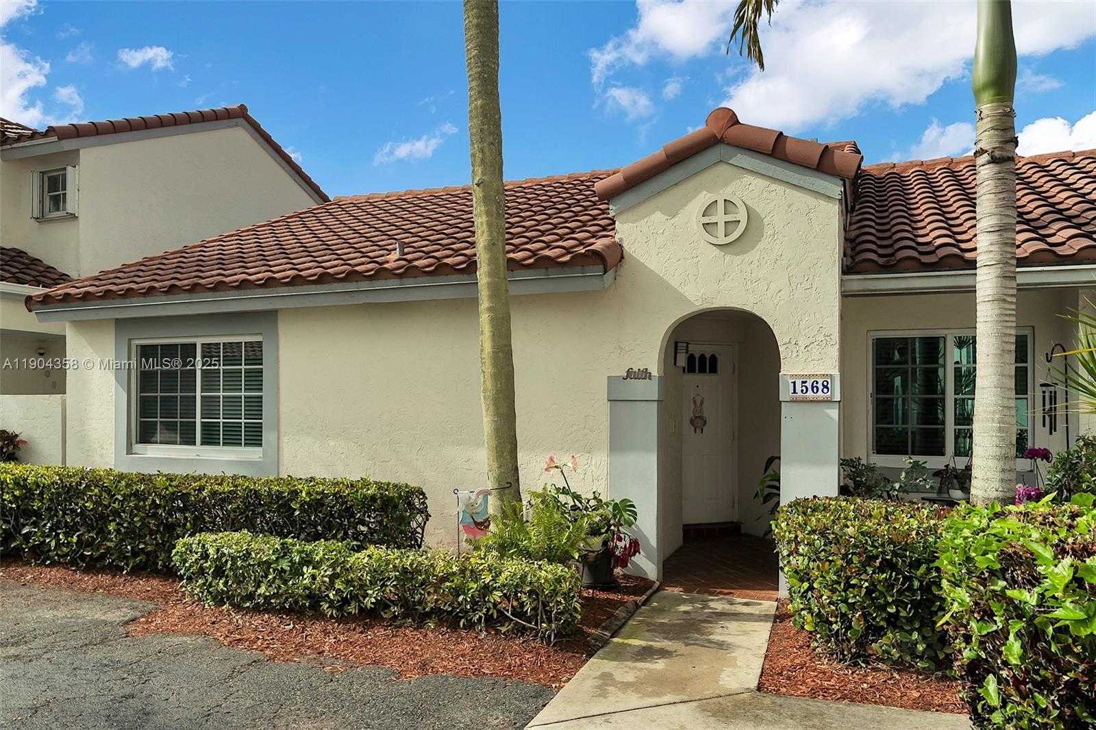 Small Image of 1568 SPRINGSIDE DR #1568, Weston Number 4