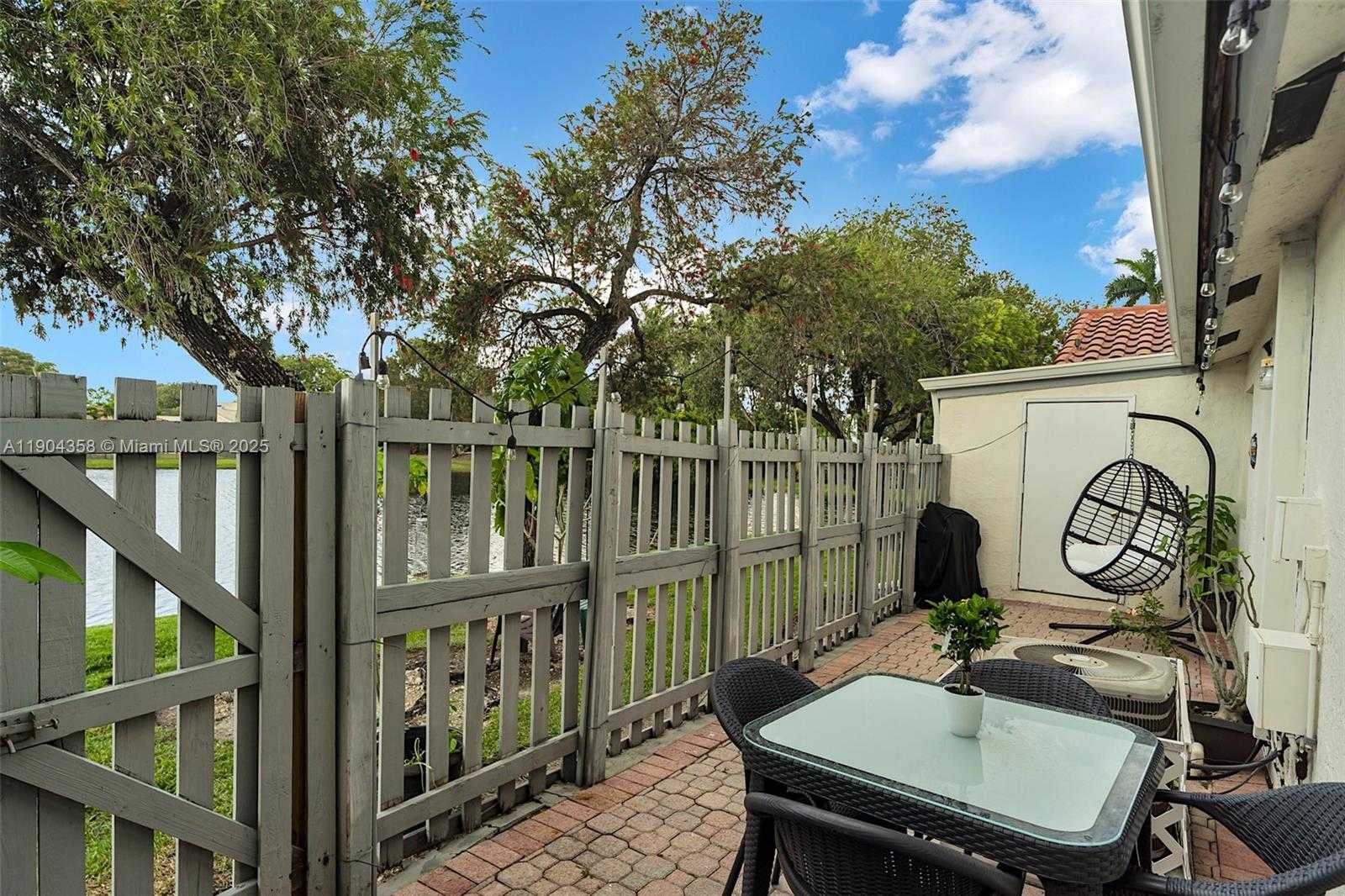 Small Image of 1568 SPRINGSIDE DR #1568, Weston Number 43