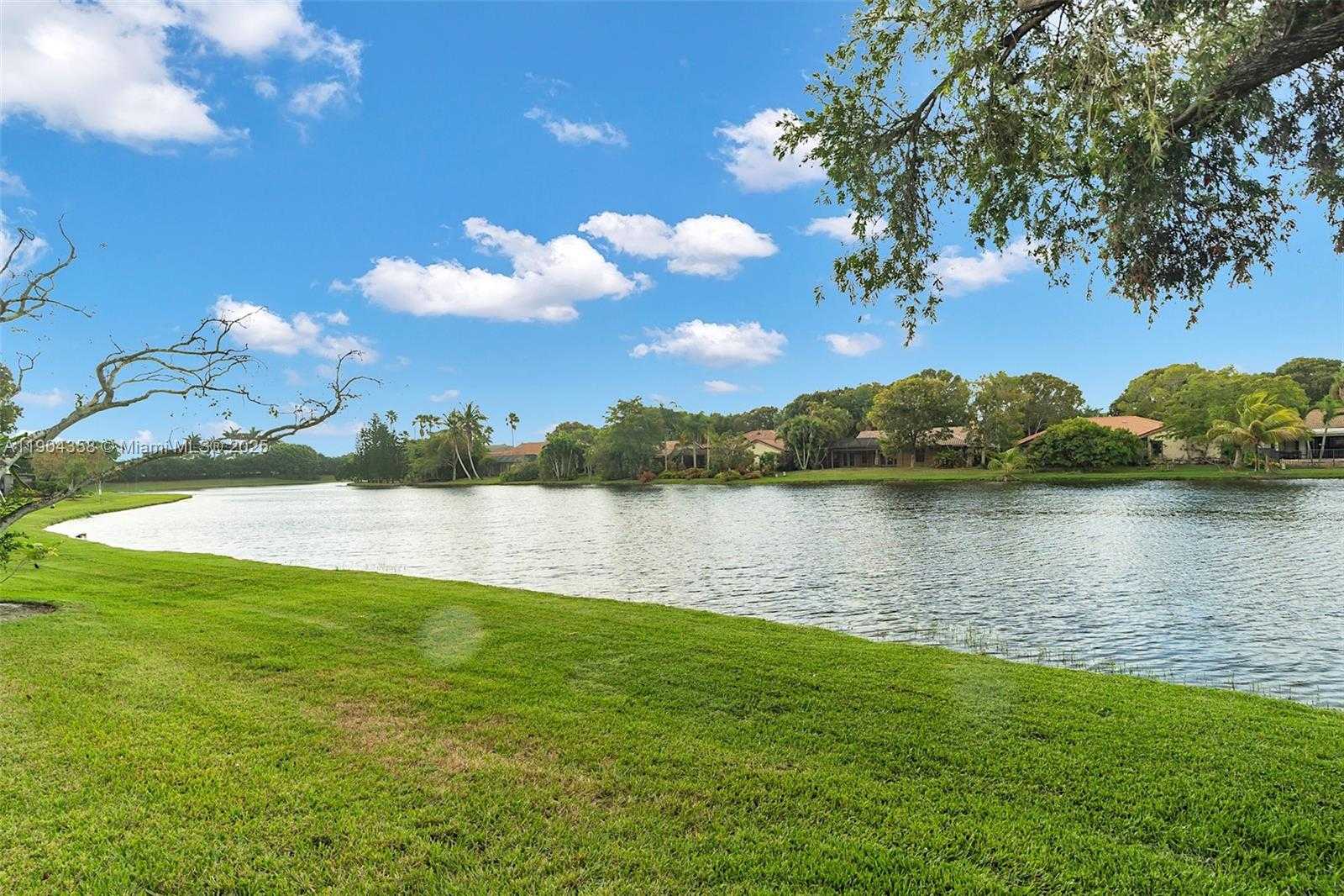 Small Image of 1568 SPRINGSIDE DR #1568, Weston Number 45