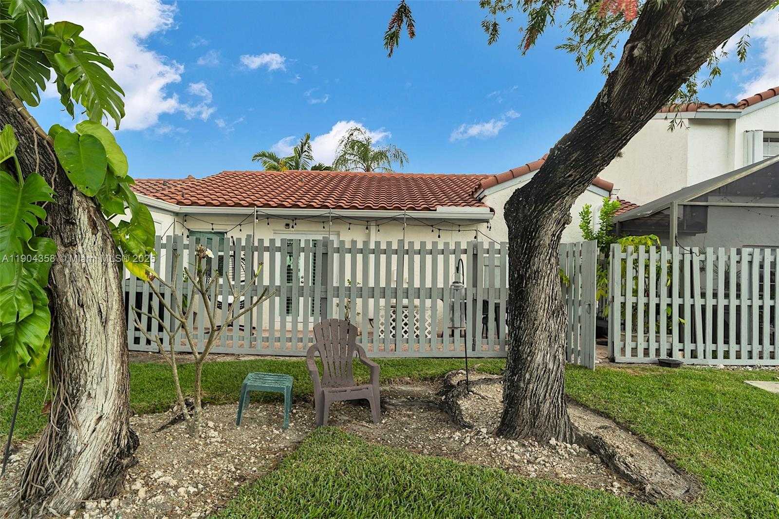 Small Image of 1568 SPRINGSIDE DR #1568, Weston Number 46