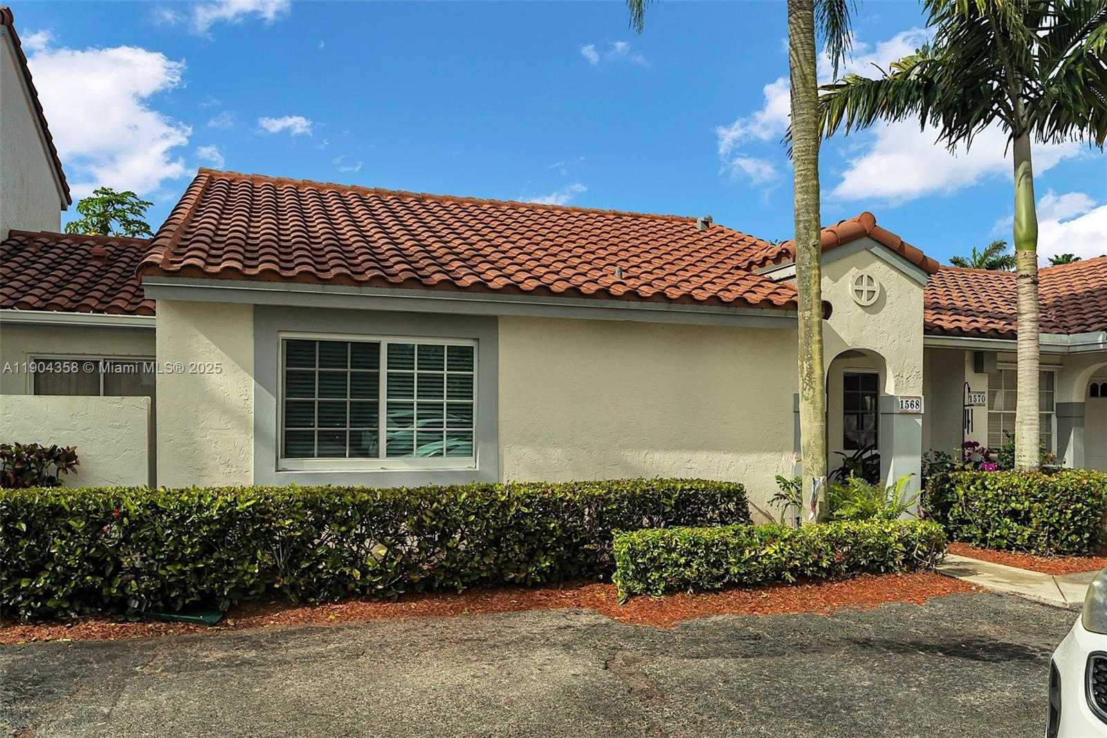 Small Image of 1568 SPRINGSIDE DR #1568, Weston Number 5