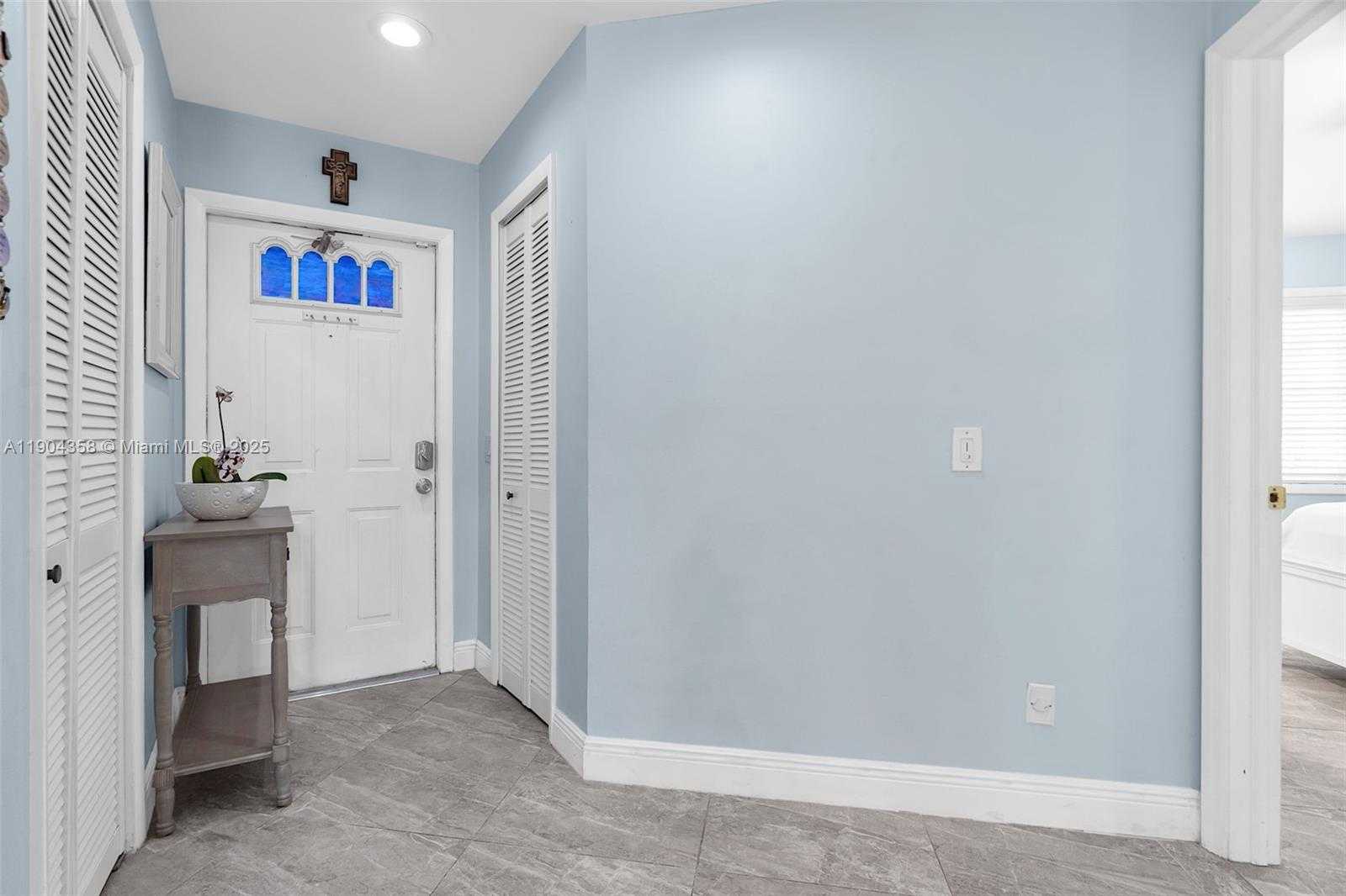 Small Image of 1568 SPRINGSIDE DR #1568, Weston Number 7