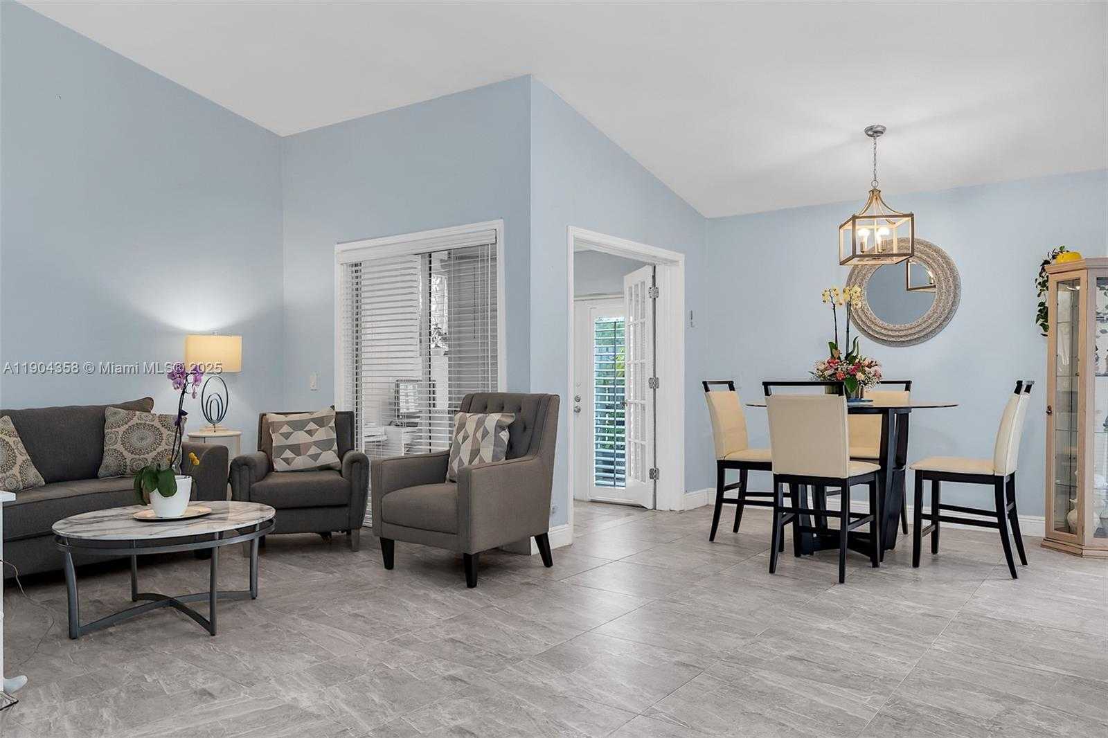 Small Image of 1568 SPRINGSIDE DR #1568, Weston Number 9