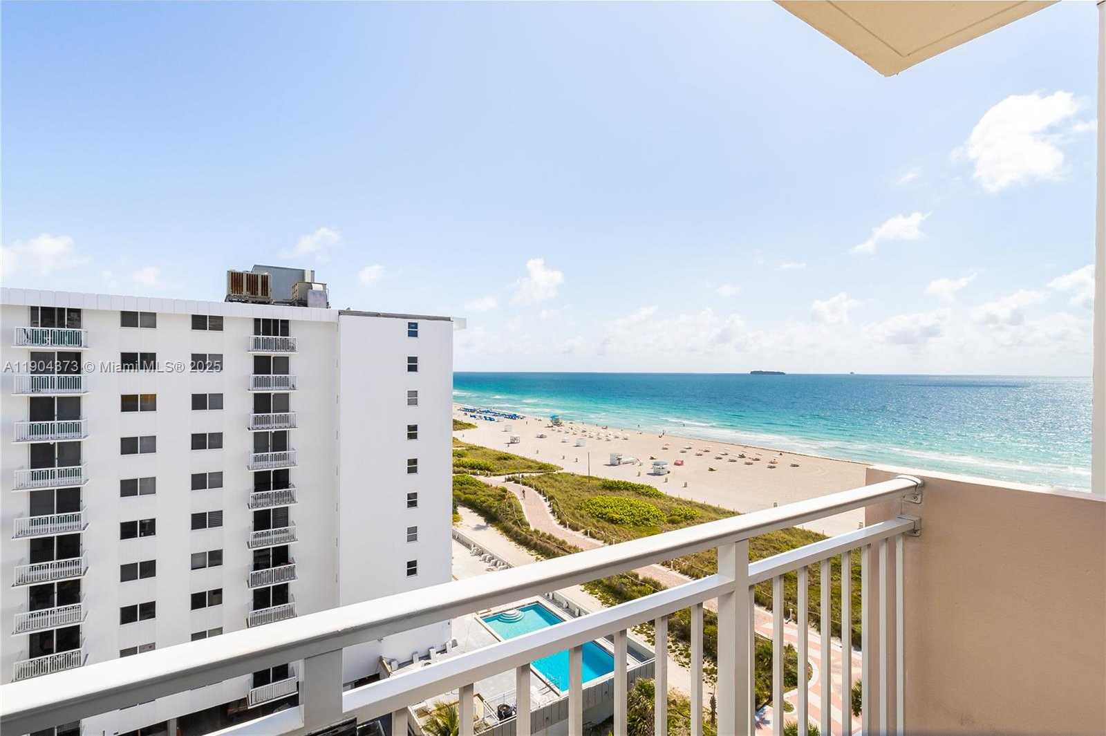 Small Image of 345 OCEAN DR #1018, Miami Beach Number 3