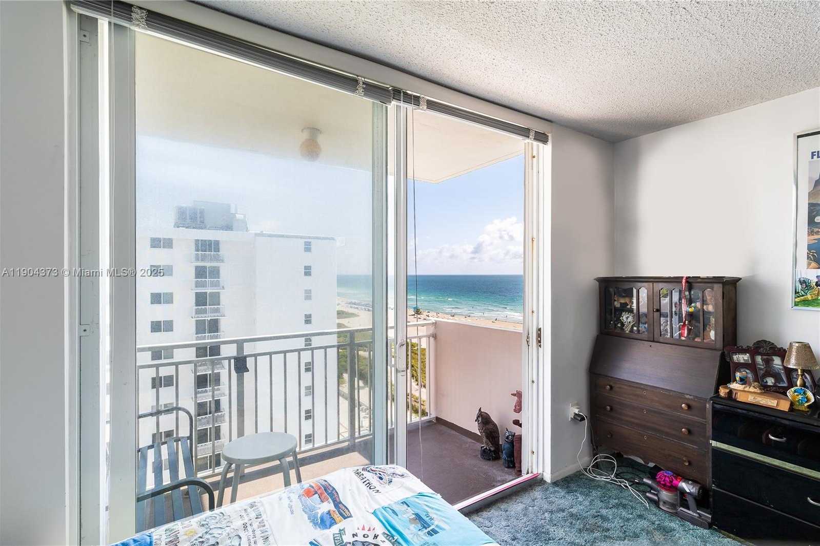 Small Image of 345 OCEAN DR #1018, Miami Beach Number 4