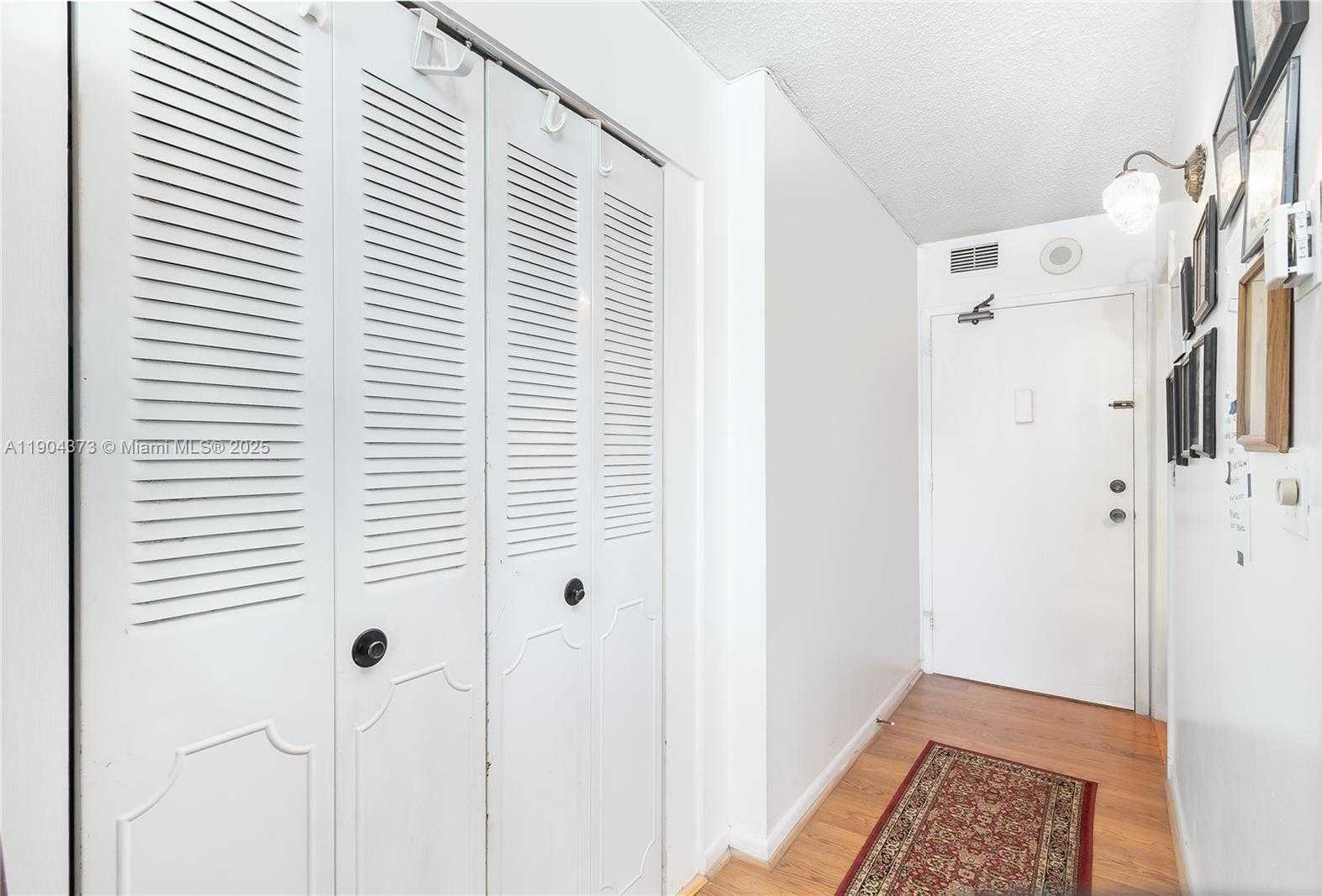 Small Image of 345 OCEAN DR #1018, Miami Beach Number 6