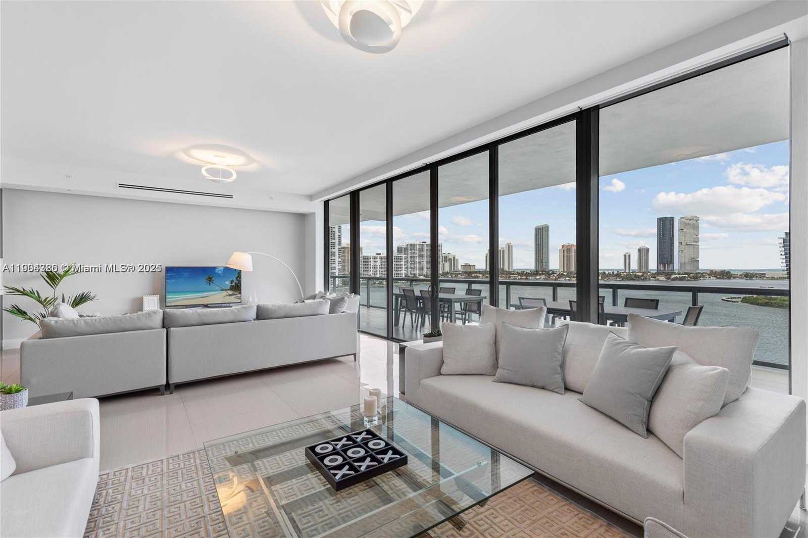 Imagen de Pequeño Objeto