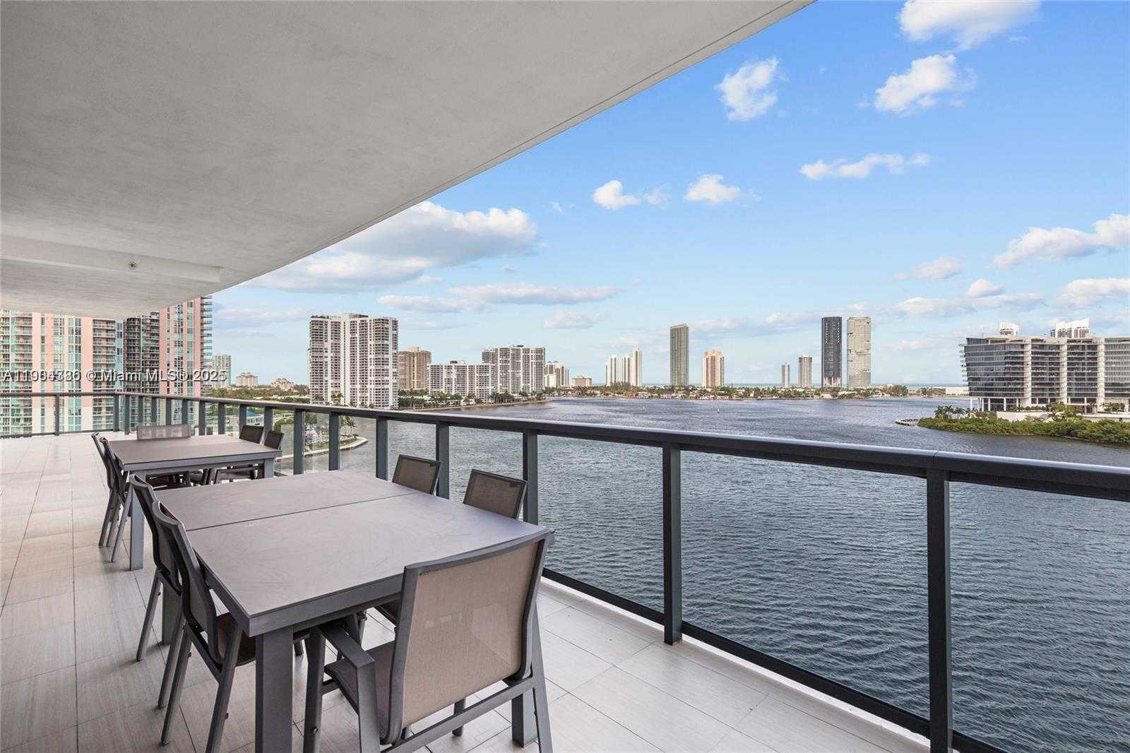 Imagen de Pequeño Objeto