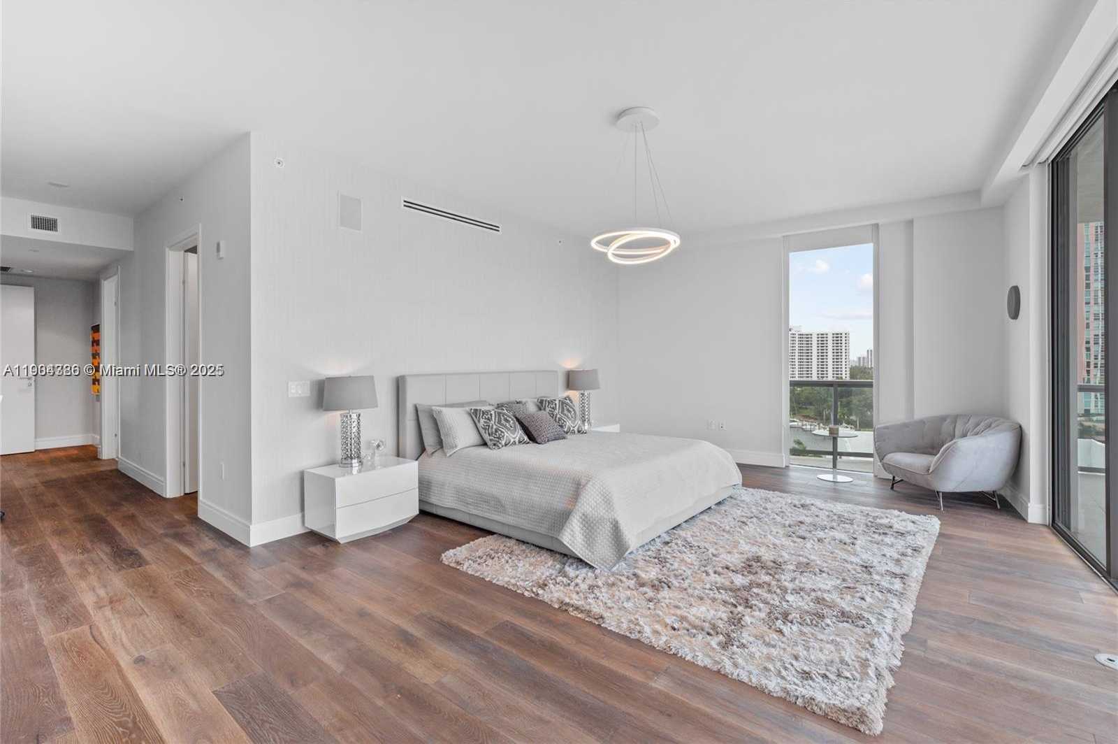 Imagen de Pequeño Objeto