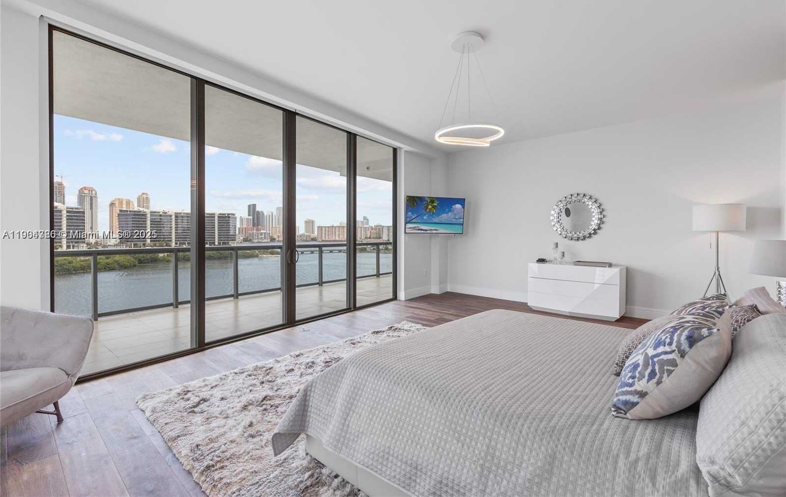 Imagen de Pequeño Objeto