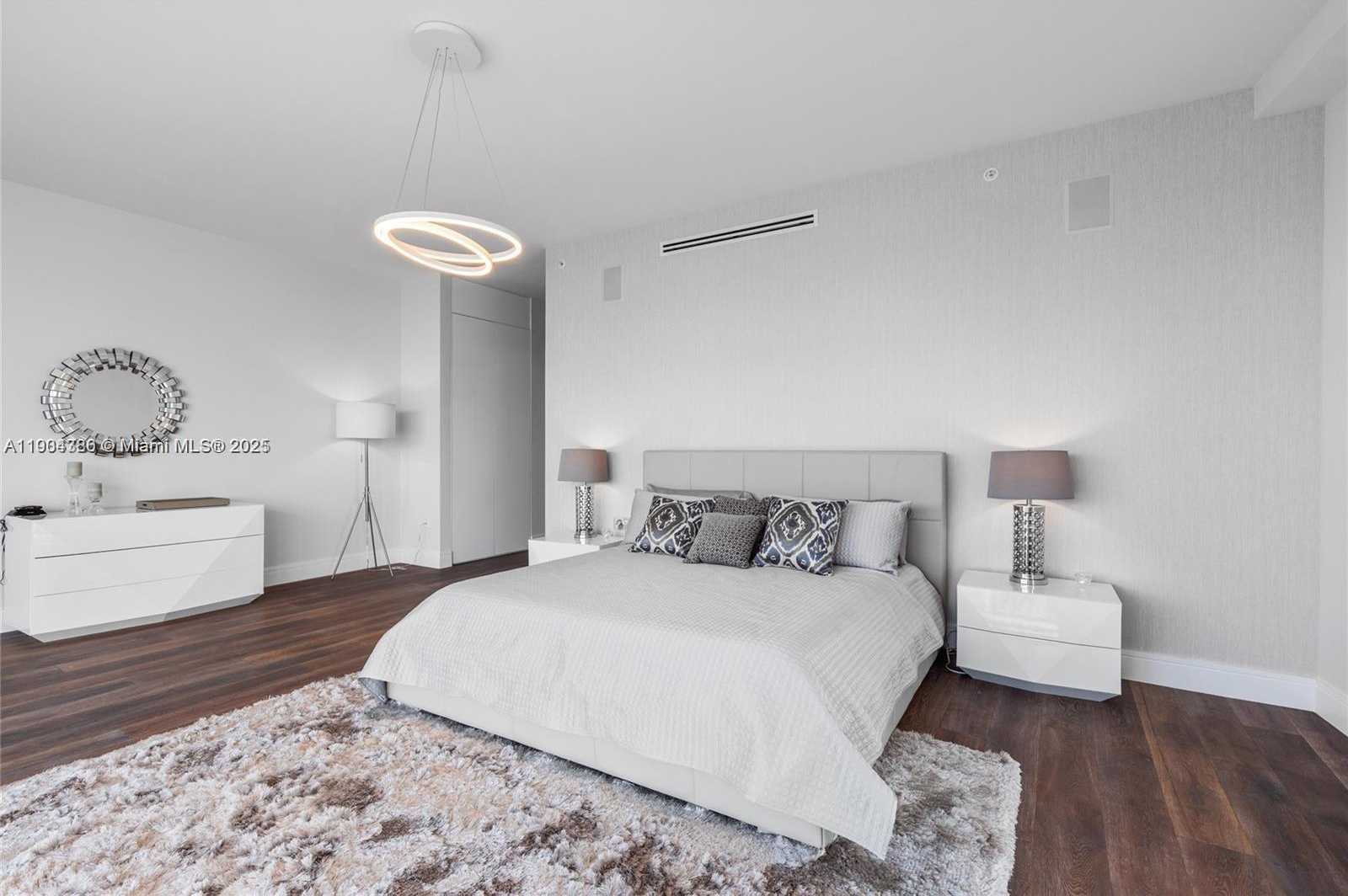 Imagen de Pequeño Objeto