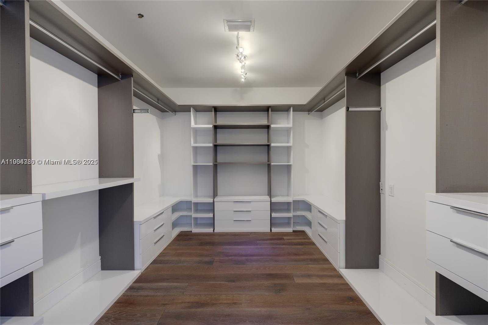 Imagen de Pequeño Objeto