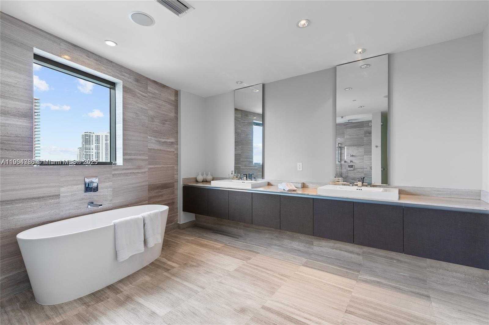 Imagen de Pequeño Objeto