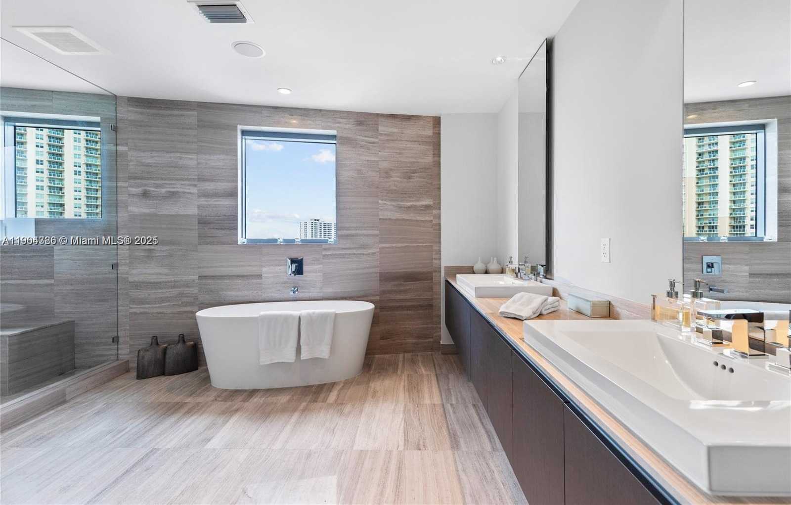 Imagen de Pequeño Objeto