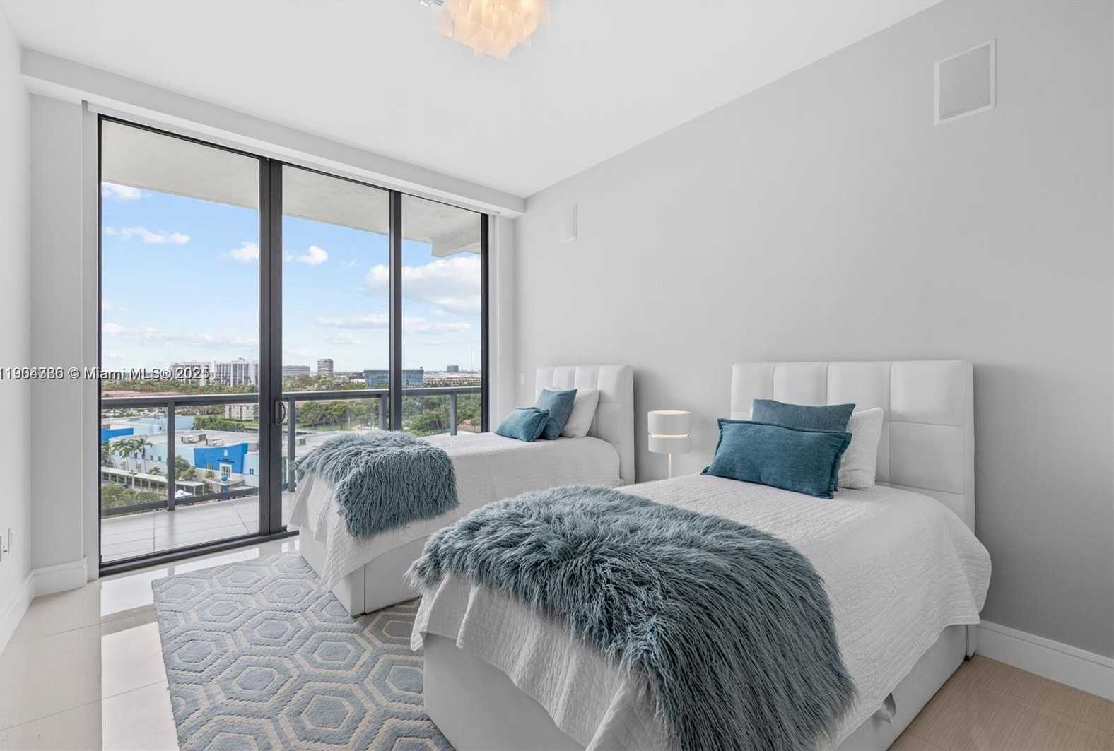 Imagen de Pequeño Objeto