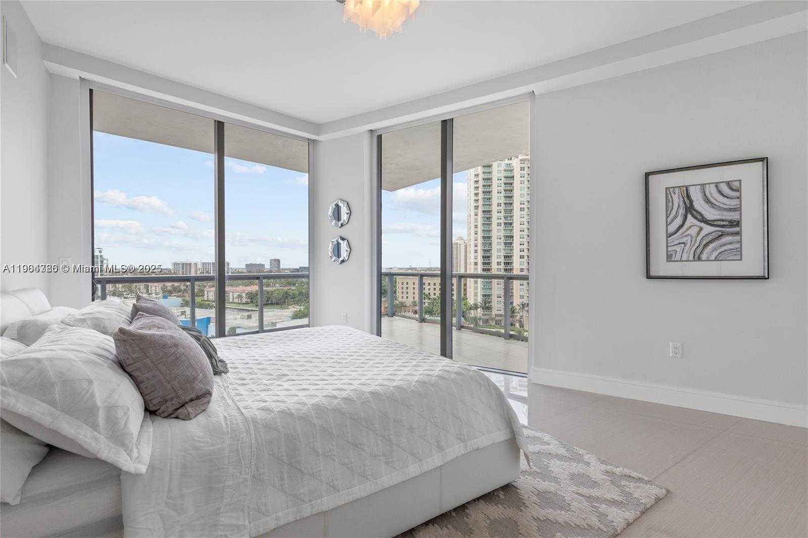 Imagen de Pequeño Objeto