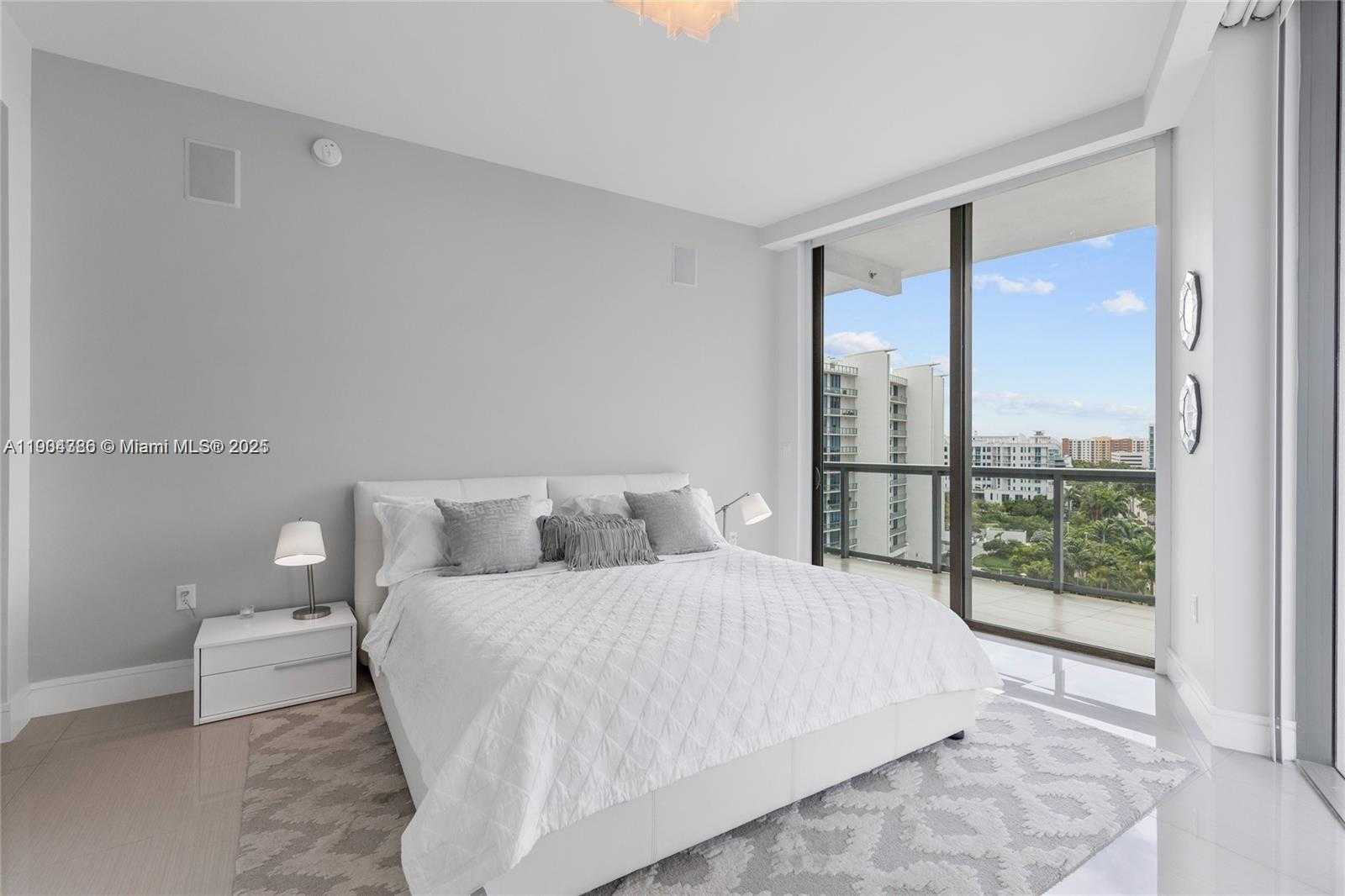 Imagen de Pequeño Objeto