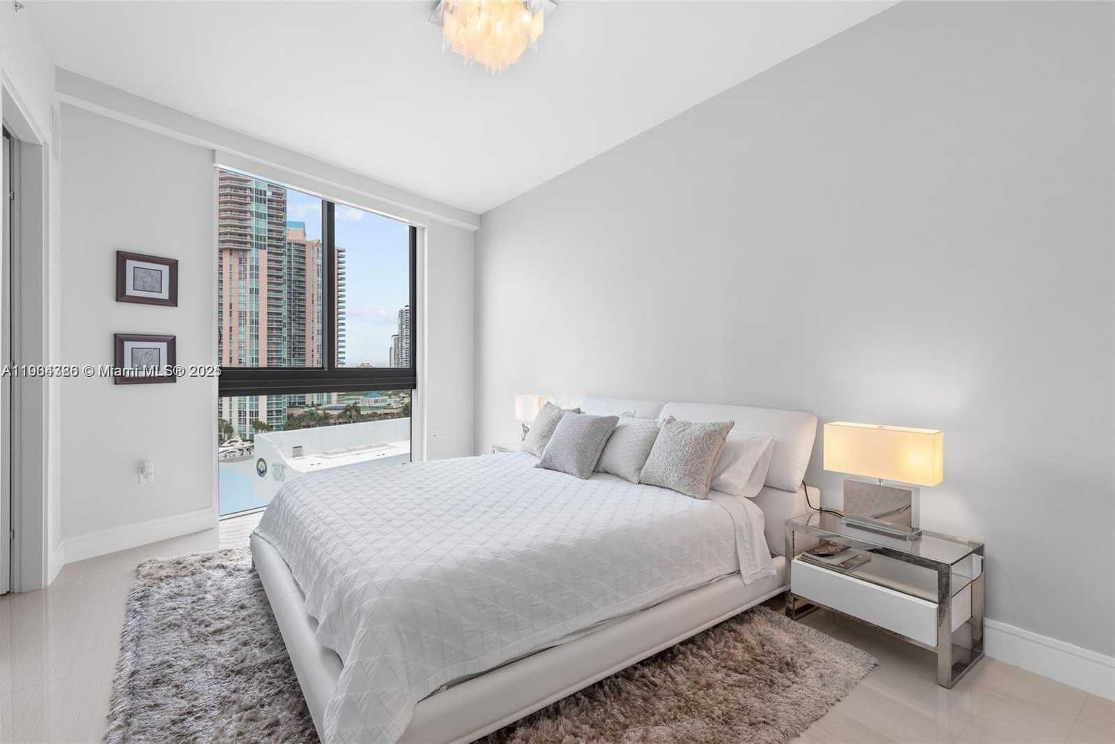 Imagen de Pequeño Objeto