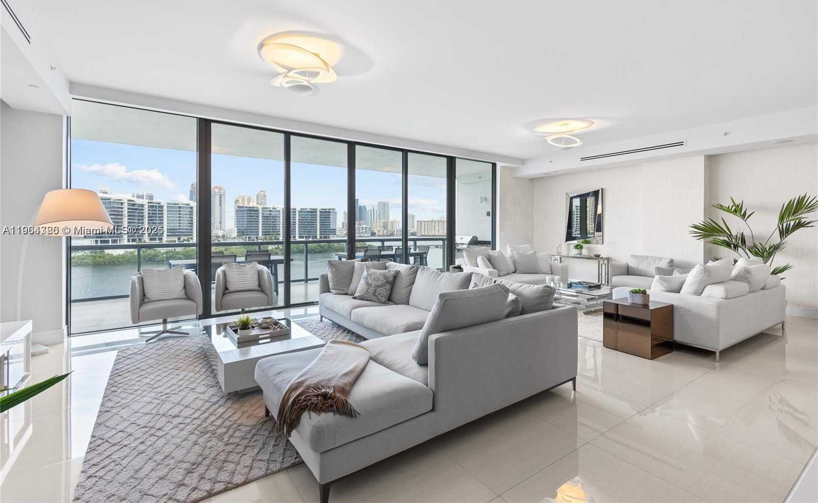 Imagen de Pequeño Objeto