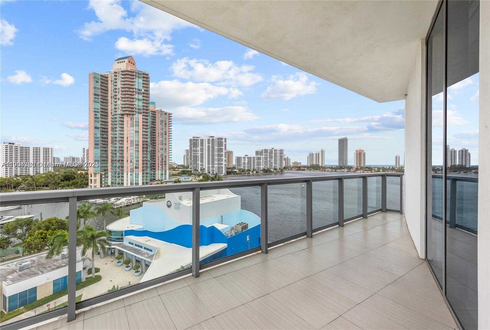 Imagen de Pequeño Objeto