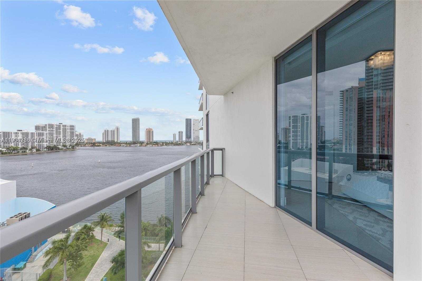 Imagen de Pequeño Objeto