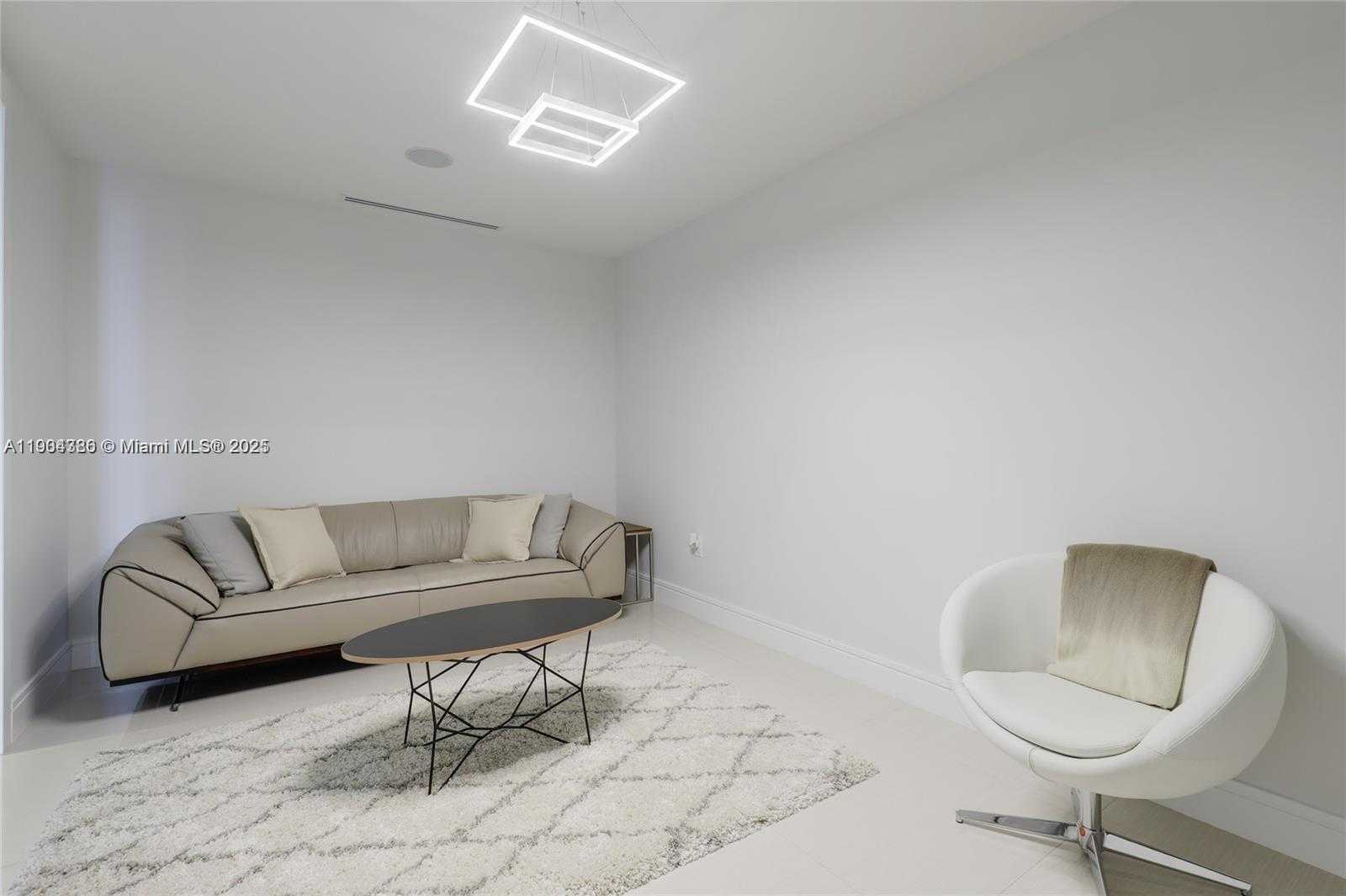 Imagen de Pequeño Objeto