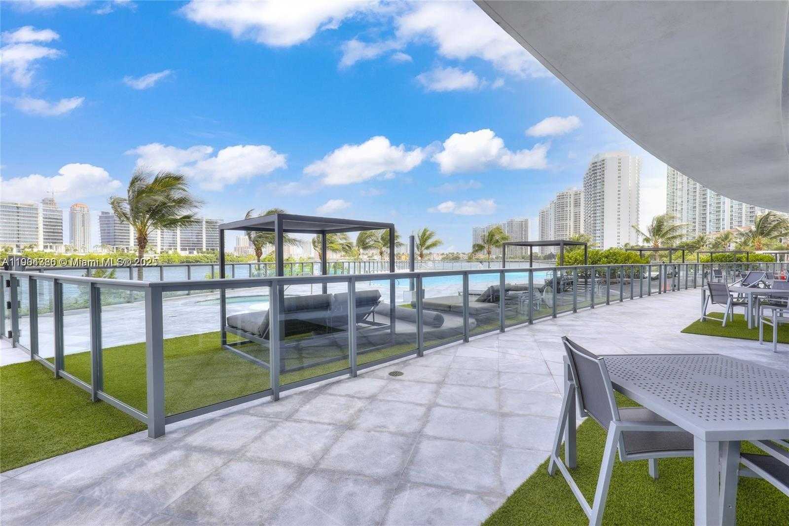 Imagen de Pequeño Objeto