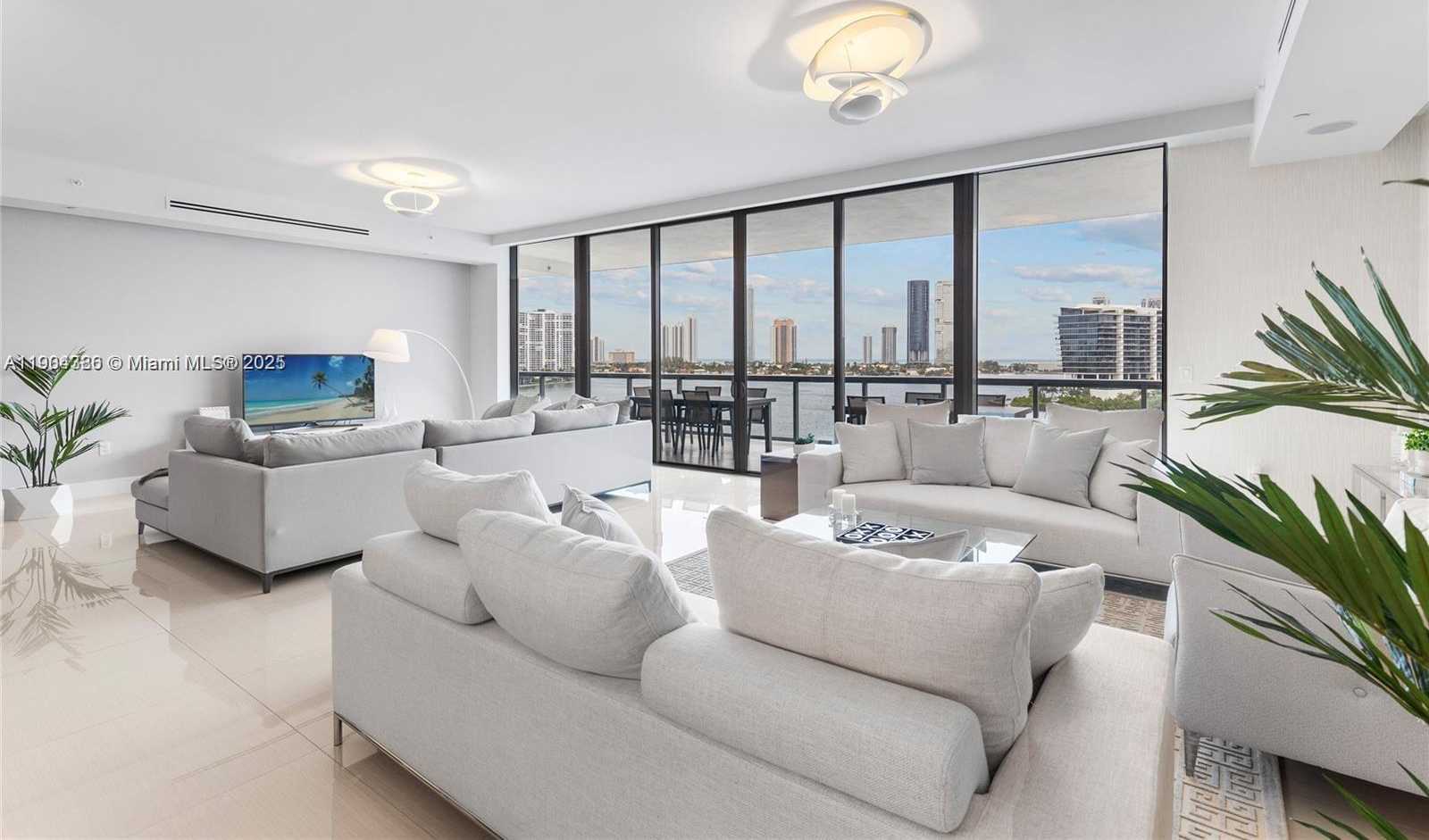 Imagen de Pequeño Objeto