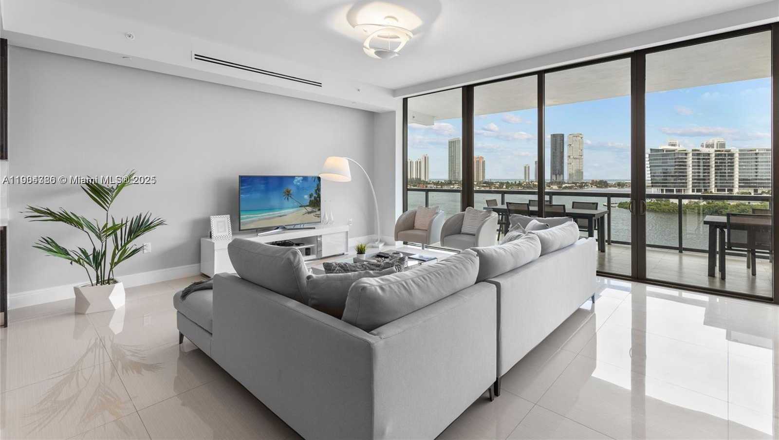 Imagen de Pequeño Objeto