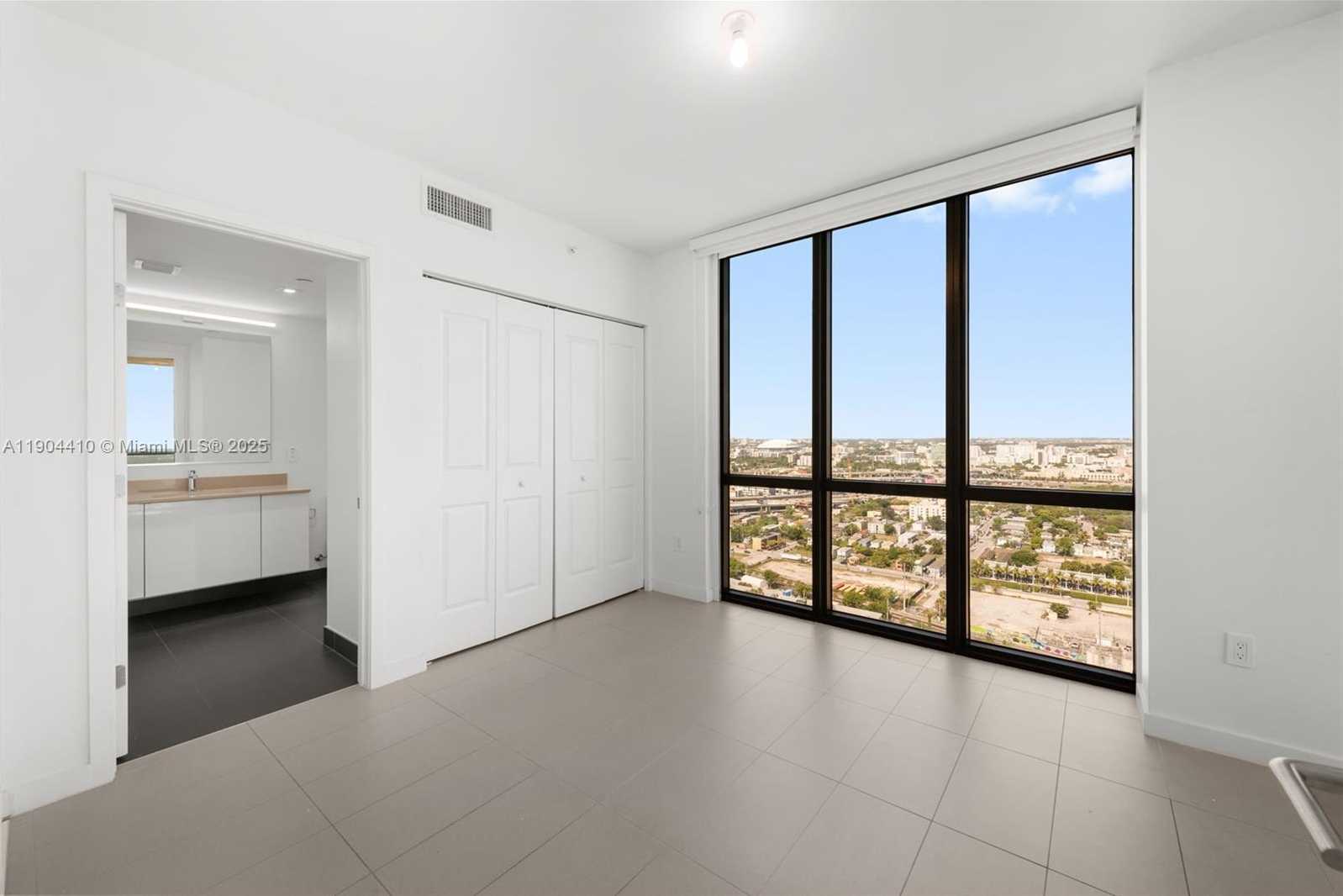 Imagen de Pequeño Objeto