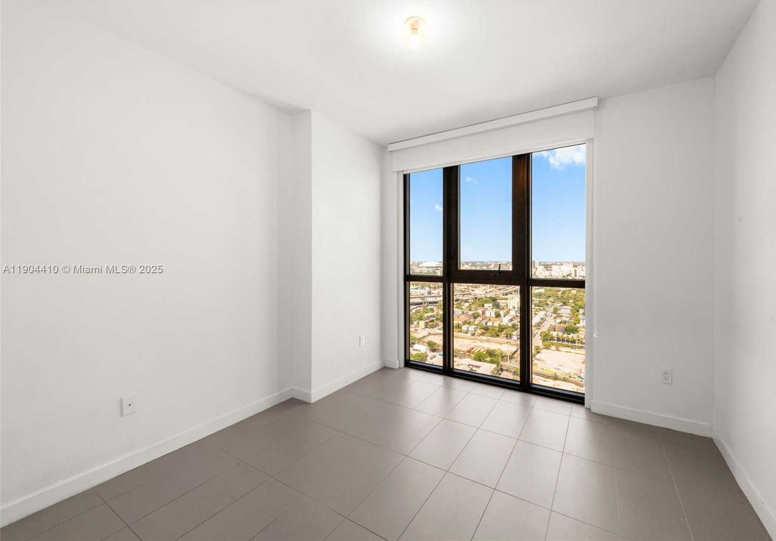 Imagen de Pequeño Objeto