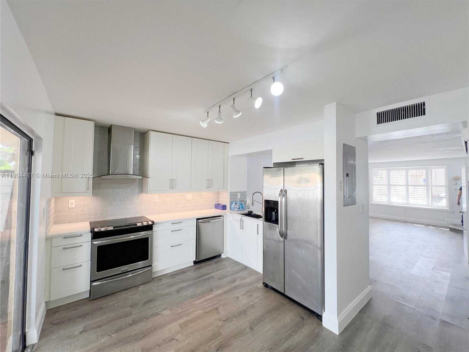 Small Image of 7847 SOUTH WEST 102ND LN, Miami Number 6