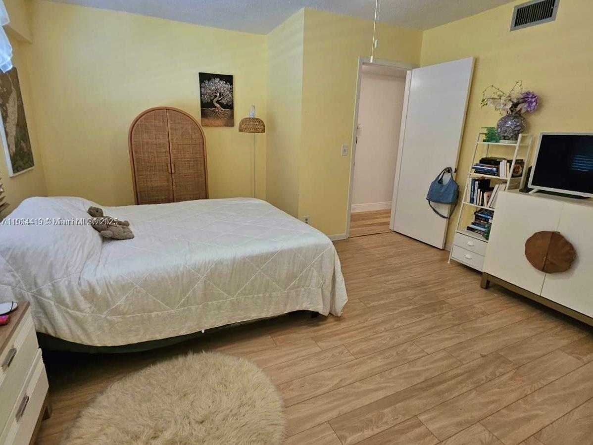 Small Image of 246 DORSET F #246, Boca Raton Number 11