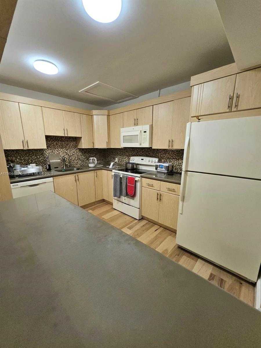 Small Image of 246 DORSET F #246, Boca Raton Number 2