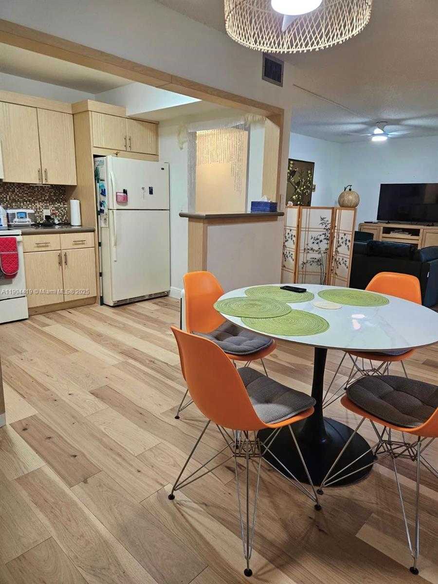 Small Image of 246 DORSET F #246, Boca Raton Number 3