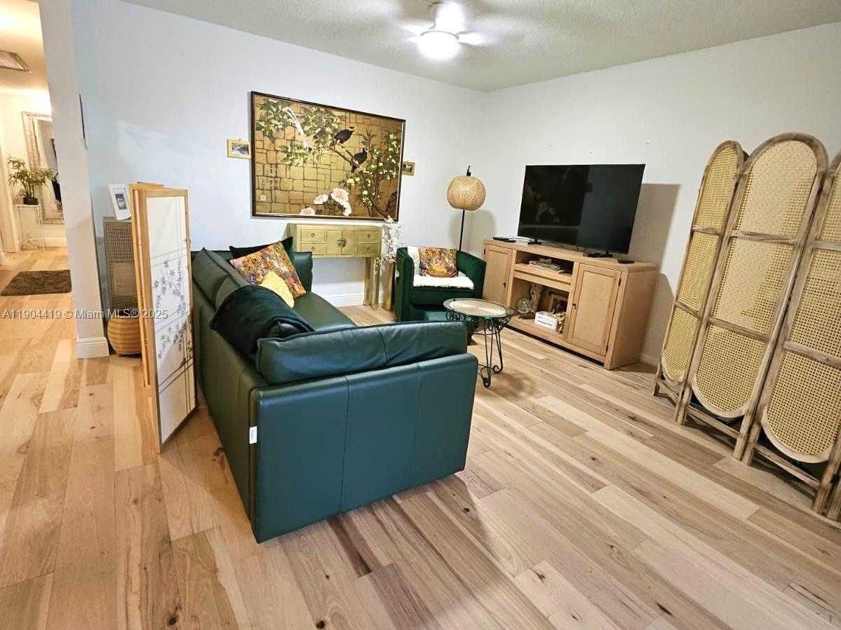 Small Image of 246 DORSET F #246, Boca Raton Number 4