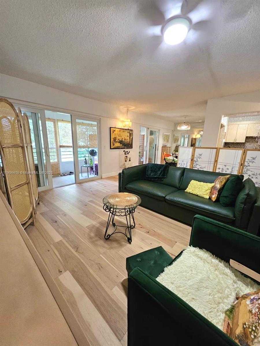 Small Image of 246 DORSET F #246, Boca Raton Number 5