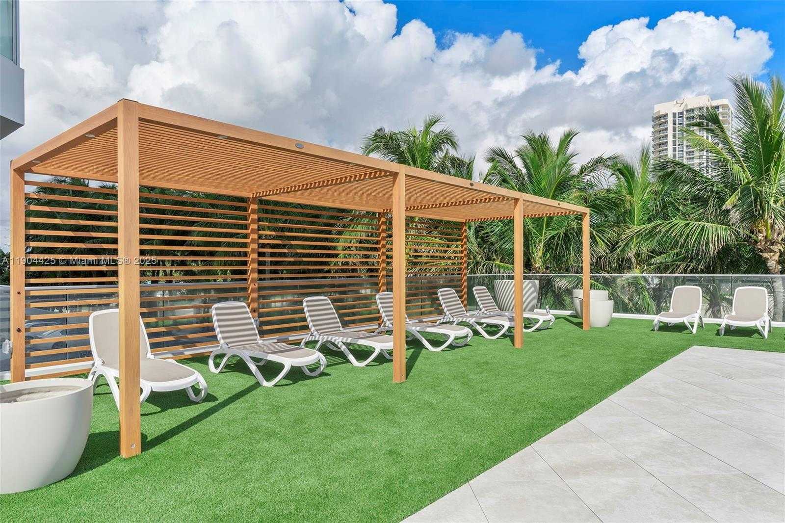 Small Image of 7135 COLLINS AVE #733, Miami Beach Number 31