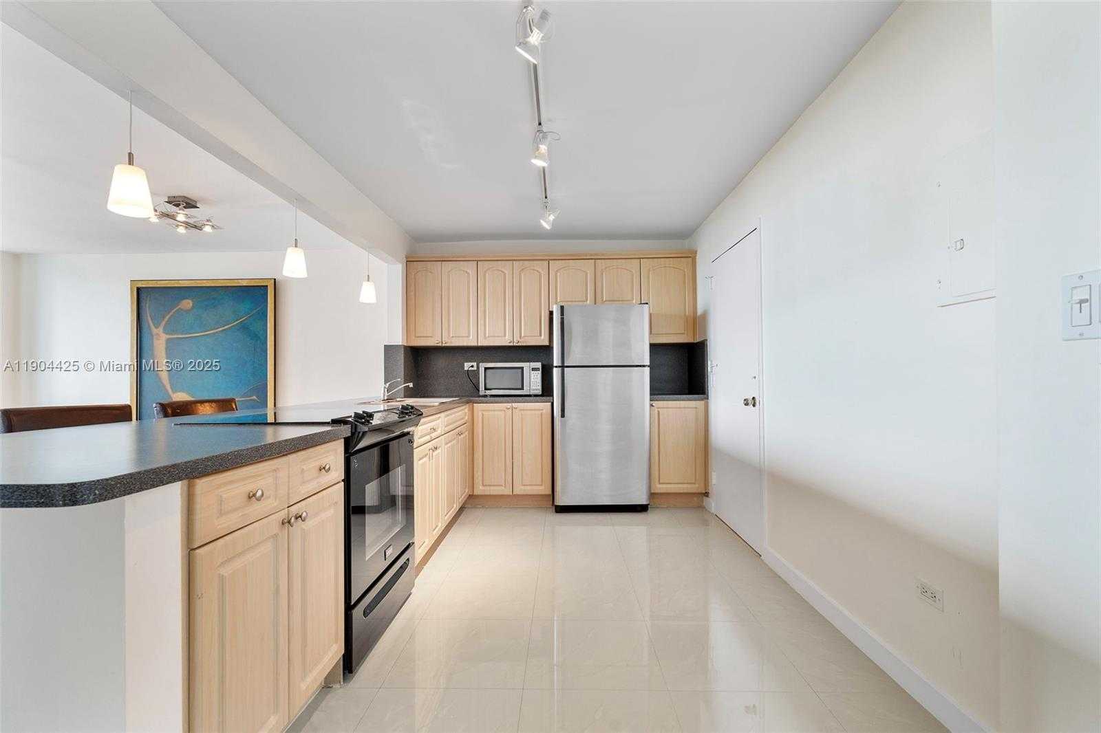 Small Image of 7135 COLLINS AVE #733, Miami Beach Number 9
